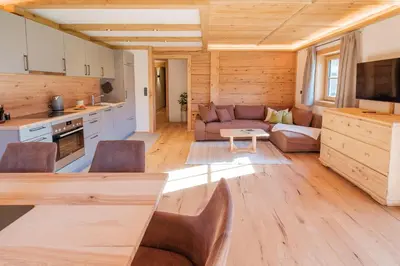 Ein Sitzbereich in der Unterkunft Ferienwohnung Kirchern