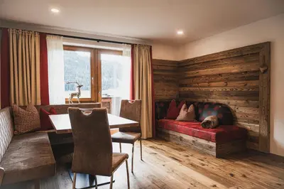 Ein Sitzbereich in der Unterkunft Gästehaus Einödberg