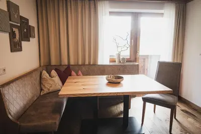 Ein Sitzbereich in der Unterkunft Gästehaus Einödberg