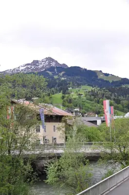 Ein allgemeiner Bergblick oder ein Berglick von der Ferienwohnung aus