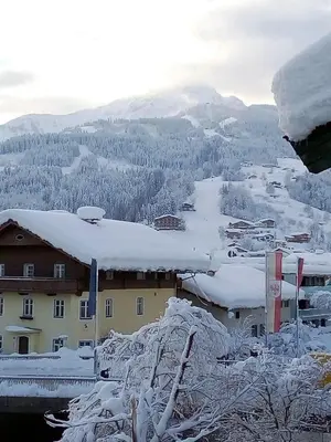 Ein allgemeiner Bergblick oder ein Berglick von der Ferienwohnung aus