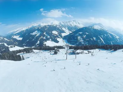 Stylish Flats in Uderns near Ski Lifts im Winter