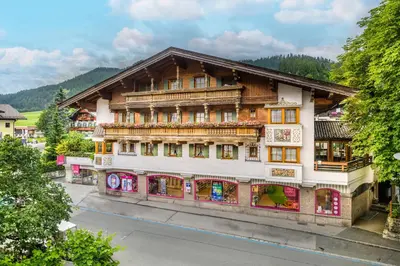 Ein allgemeiner Bergblick oder ein Berglick von des Bed & Breakfasts aus