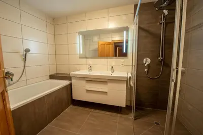 Ein Badezimmer in der Unterkunft Haus 34 Top 1
