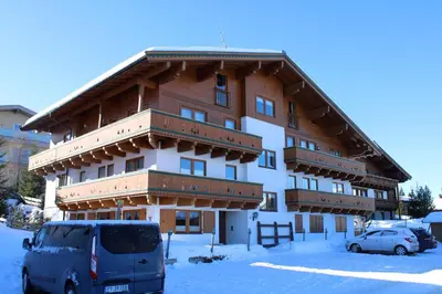 Das Gebäude in dem sich die Ferienwohnung befindet