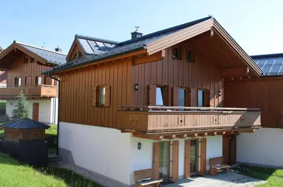 Das Gebäude in dem sich das Ferienhaus befindet