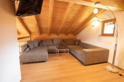 Ein Sitzbereich in der Unterkunft Almhäuser Filzsteinalpe Almhaus 205