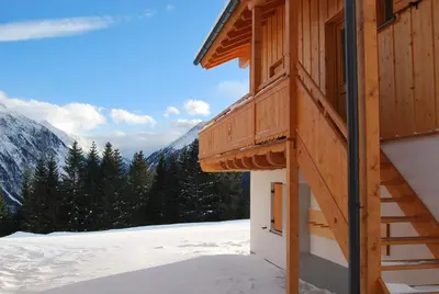 Ein allgemeiner Bergblick oder ein Berglick von des Ferienhauses aus