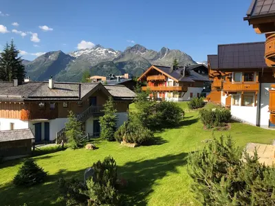 Ein allgemeiner Bergblick oder ein Berglick von der Ferienwohnung aus