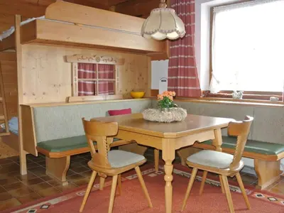 Ein Sitzbereich in der Unterkunft Haus Hölzlbauer Top 4