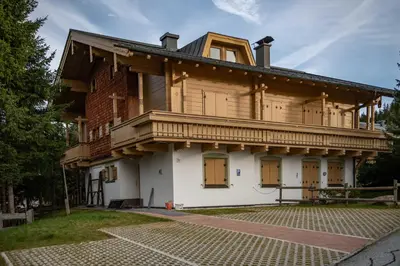 Das Gebäude in dem sich die Ferienwohnung befindet