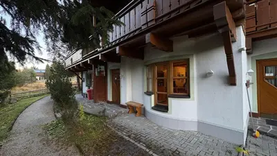 Das Gebäude in dem sich die Ferienwohnung befindet