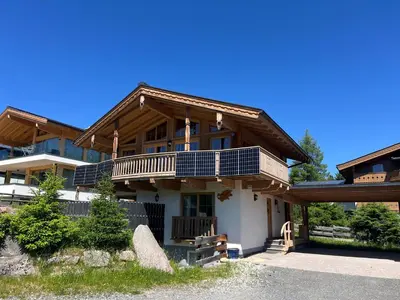 Das Gebäude in dem sich das Ferienhaus befindet