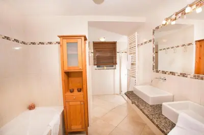 Ein Badezimmer in der Unterkunft Chalet Christallo 180 Chalet Christallo