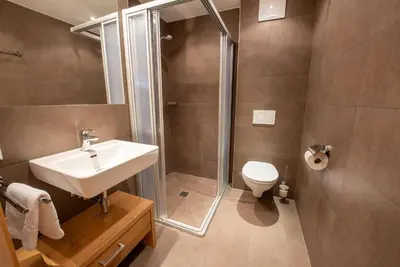 Ein Badezimmer in der Unterkunft Duxeranger E Top 2