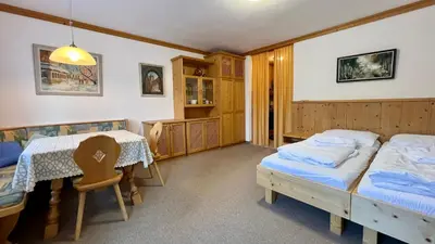 Ein Bett oder Betten in einem Zimmer der Unterkunft Chalet Alpine Royal B Top 26