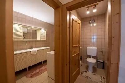 Ein Badezimmer in der Unterkunft Haus Plattenkogel Top 5