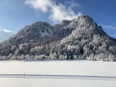 Ein allgemeiner Bergblick oder ein Berglick von der Ferienwohnung aus