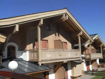 Das Gebäude in dem sich das Ferienhaus befindet