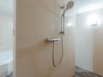 Ein Badezimmer in der Unterkunft Holiday Home Hochkrimml by Interhome