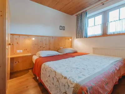 Ein Bett oder Betten in einem Zimmer der Unterkunft Chalet Königsleiten 1 by Interhome