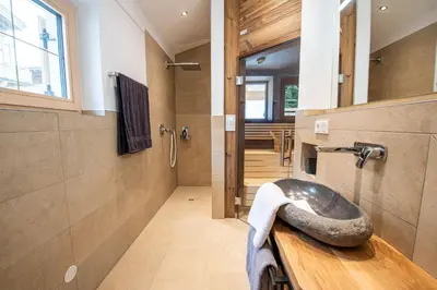 Ein Badezimmer in der Unterkunft Filzsteinresort Chalets Chalet Bergankunft 236