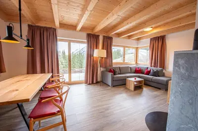 Ein Sitzbereich in der Unterkunft Filzsteinresort Chalets - Chalet 239