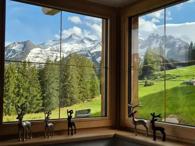 Ein allgemeiner Bergblick oder ein Berglick von des Ferienhauses aus