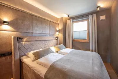 Ein Bett oder Betten in einem Zimmer der Unterkunft Filzsteinresort Wohnungen Top 8