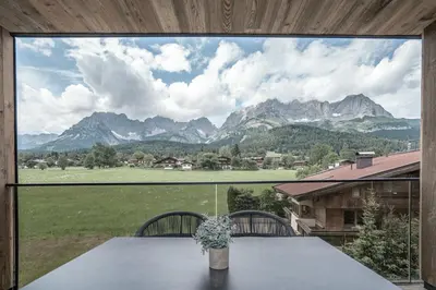 Ein allgemeiner Bergblick oder ein Berglick von des Hotels aus