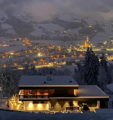 Ein allgemeiner Bergblick oder ein Berglick von der Ferienwohnung aus