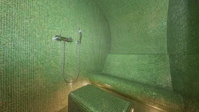 Ein Badezimmer in der Unterkunft Chalet Bockberg - Ski in & out, Jacuzzi Sauna, Bergblick - by One Villas