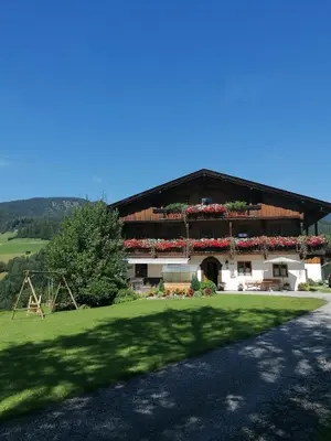 Das Gebäude in dem sich der Bauernhof befindet