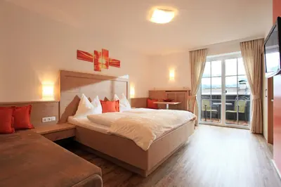 Ein Bett oder Betten in einem Zimmer der Unterkunft Hotel Garni Ingeborg