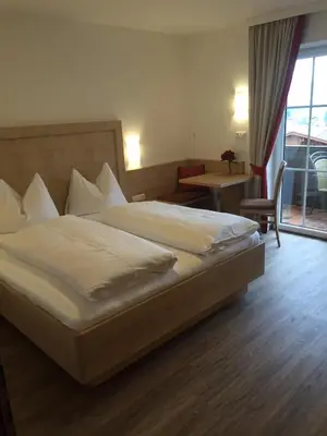 Ein Bett oder Betten in einem Zimmer der Unterkunft Hotel Garni Ingeborg