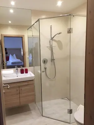 Ein Badezimmer in der Unterkunft Hotel Garni Ingeborg