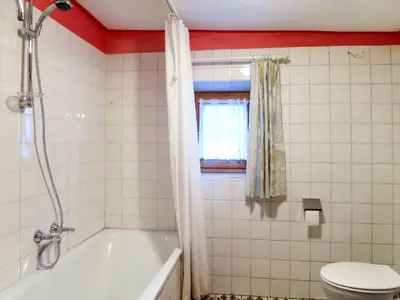 Ein Badezimmer in der Unterkunft Holiday Home Geislerhütte by Interhome