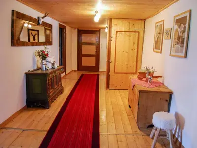 Ein Sitzbereich in der Unterkunft Holiday Home Geislerhütte by Interhome