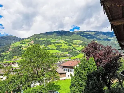 Ein allgemeiner Bergblick oder ein Berglick von der Ferienwohnung aus