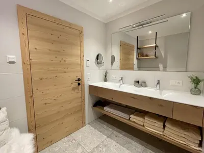 Ein Badezimmer in der Unterkunft Apartment Panorama Chalet Tirol by Interhome