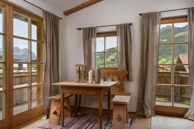Ein allgemeiner Bergblick oder ein Berglick von der Ferienwohnung aus