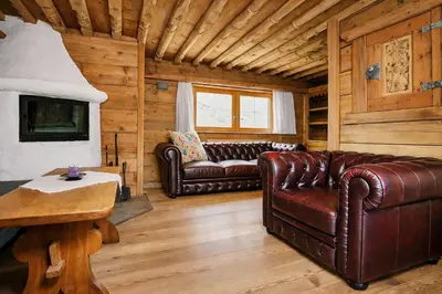 Ein Sitzbereich in der Unterkunft Haus ANTONIUS - by AlpenLuxus Collection
