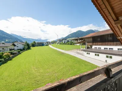 Ein allgemeiner Bergblick oder ein Berglick von des Ferienhauses aus
