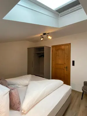 Ein Bett oder Betten in einem Zimmer der Unterkunft LH Apartment