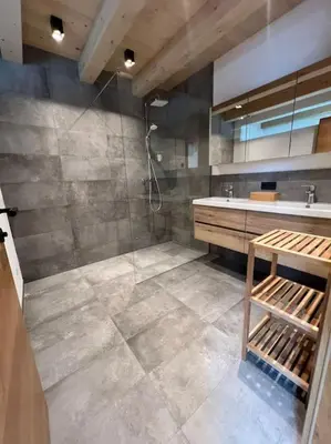 Ein Badezimmer in der Unterkunft Chalet Maris