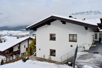 Ein allgemeiner Bergblick oder ein Berglick von der Ferienwohnung aus