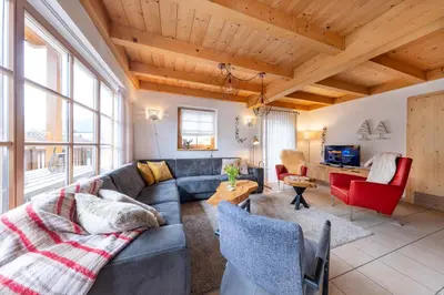 Ein Sitzbereich in der Unterkunft Schöneben Chalet Om Utens