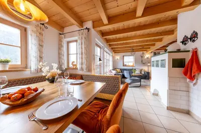 Ein Sitzbereich in der Unterkunft Schöneben Chalet Om Utens