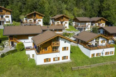 Das Gebäude in dem sich das Ferienhaus befindet