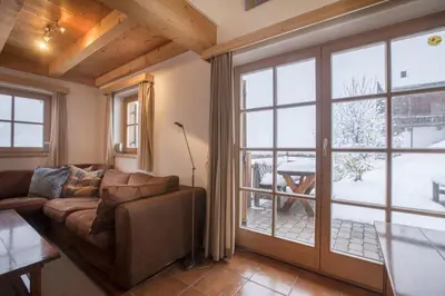 Ein Sitzbereich in der Unterkunft Schöneben Chalet Waldkrone